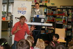 gal/2010/2010 Saitentwist Buecherei Borbeck 90 Jahre 18.11/_thb_2010 Saitentwist Buecherei Borbeck 90 Jahre 18.11. 041.jpg